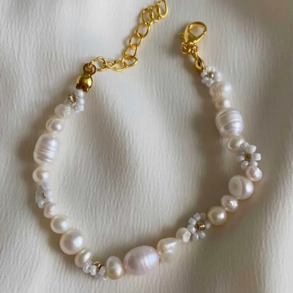 Säljer detta super fina sötvattens pärl armbandet från en tjej här på Plick och Instagram @aliceruthjewelry super fin kvalitet. Aldrig använt och är i nyskick. Men kommer tyvär inte till användning. Köparen står för frakt 🚚 . Accessoarer.