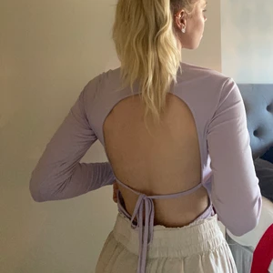 Body - Super fin lila body från Gina Tricot, strl L men mer som en M. Frakt tillkommer 💞