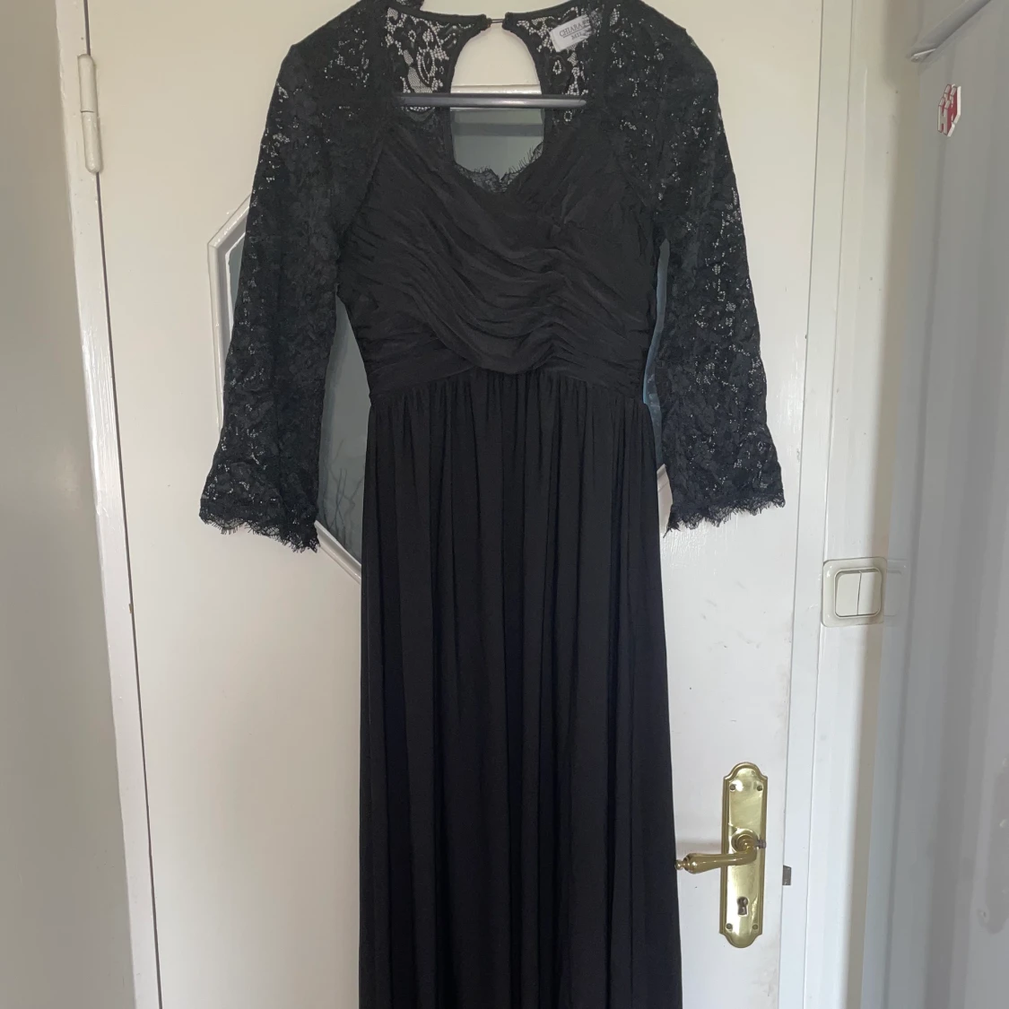Svart långklänning med spets  - 90