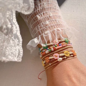 Egengjorda smycken - 🤍Designa ditt egna smycke                                    🤍Välj själv vilken färg/färger, mönster eller ordning och om du vill ha blommor mm.                   🤍Armband, Halsband eller ringar                       🤍Armband - 25kr Halsband - 35kr            Ringar - 15kr