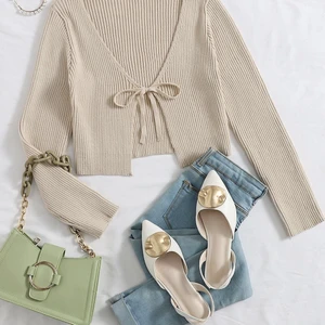 Kofta - Beige kofta i storlek S💞 Säljer pga att den inte har kommit till användning🥰 (inte mina bilder)