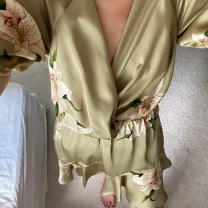 Zara klänning - Superfin, säljer då den inte kommer till användning🌸🌸