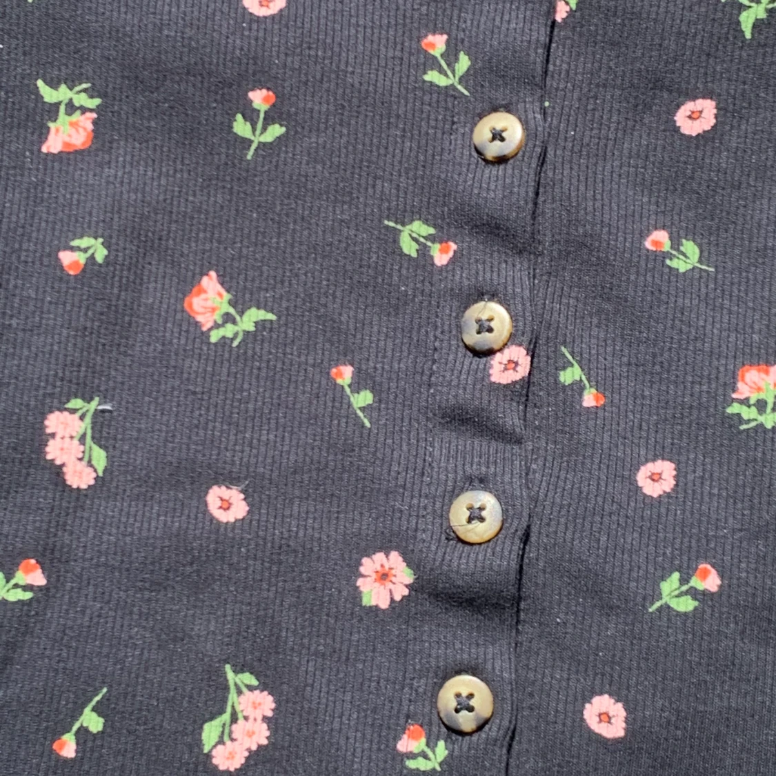 Svart blommig topp - 91