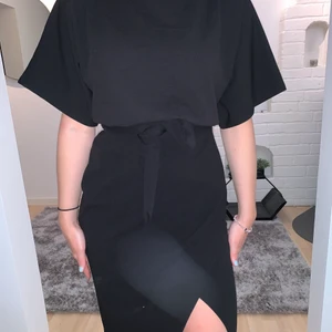 Klänning från Boohoo - Svart klänning ifrån Boohoo. Storlek M/38. Aldrig använt 