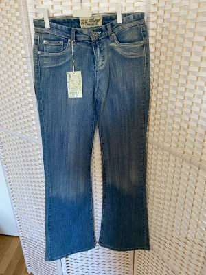 Lågmidjade bootcut jeans - Ljusblåa jeans, W 27