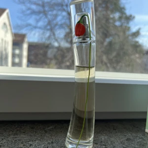 Flower by Kenzo - Kenzo parfym köpt för 815kr  30 ml