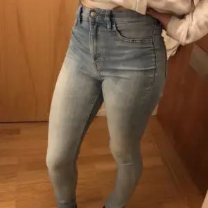 Skinny jeans i bra skick