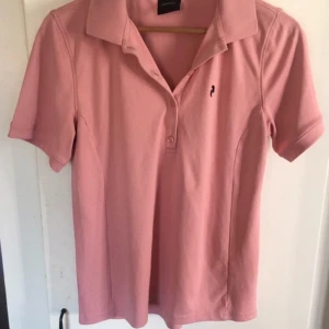 Peak golf T-shirt  - Nästan ny, 