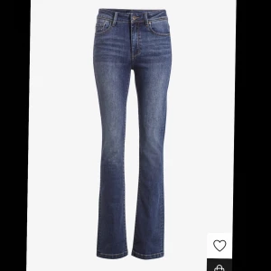 Jeans  - Säljer de här jeansen pga kommer inte till så mycket användning! Köptes för 580kr