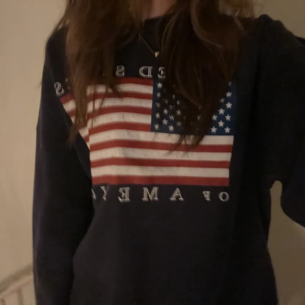 Skitsnygg och skön vintage hoodie!💞Säljer då den inte kommer till användning<33kontakta för fler frågor💘💘. Hoodies.