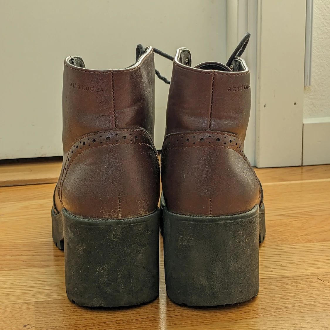 Vinröda kängor - 90