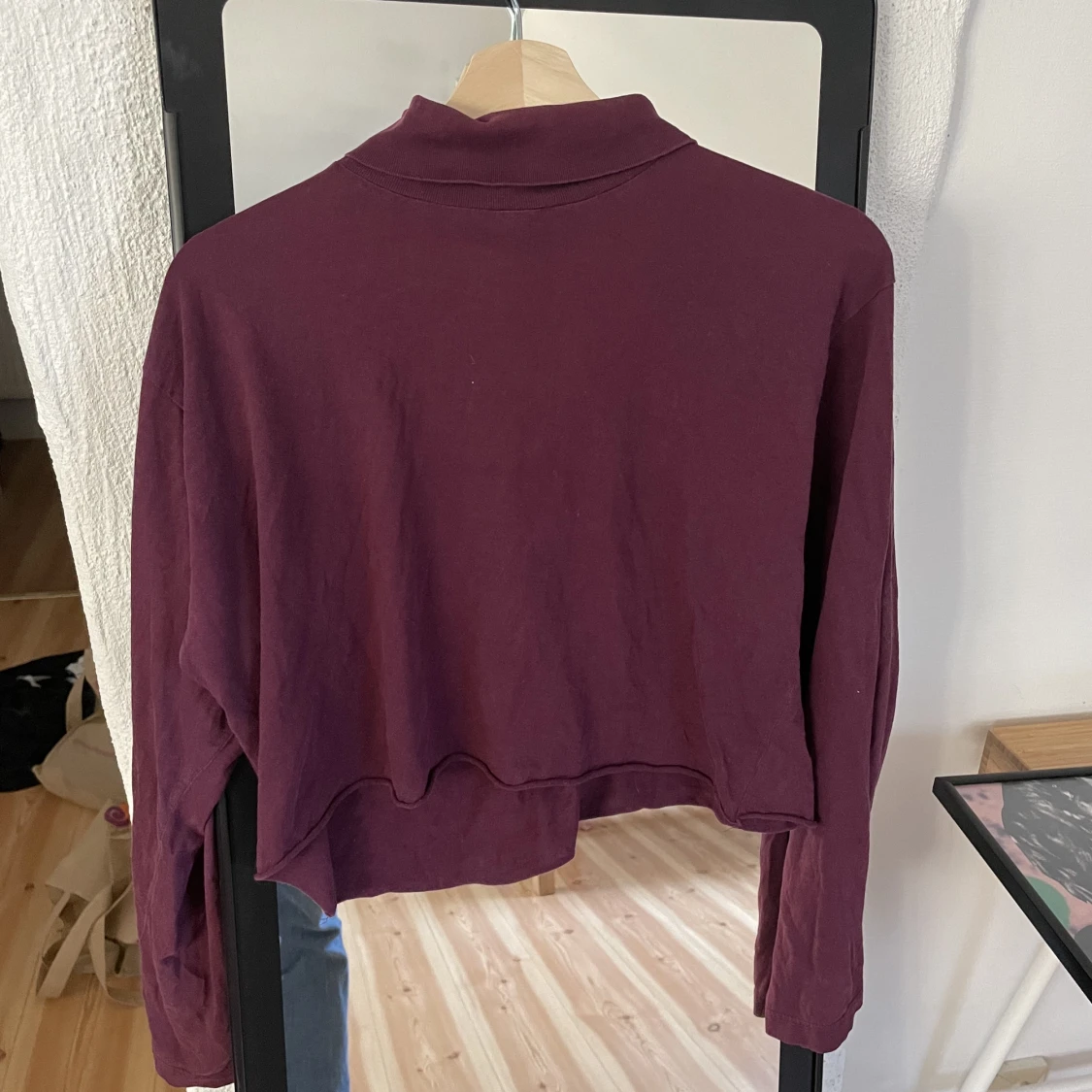 Mörklila croppad långärmad polo