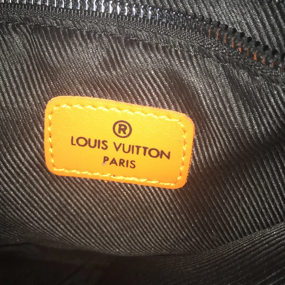 Lv axel arms väska - 90