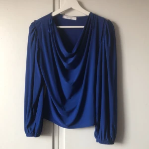 Blå middagströja - Såå fin tröja perfekt till fin middag! Använd 1 gång, perfekt skick