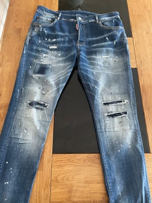 Dsquared  - Helt nya byxor. Oanvända pågrund av storleken. Pris kan diskuteras i dm. 