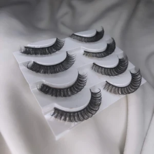 VOLYM FRANSAR  - Oanvända fransar säljs pga gör förlängning! , vet ej vart jag köpte dem!  Längden på dem kan jag tänka mig är 11-14mm  🖤4 par. Går att köpa ett par om de så vill!  , ett par 45kr alla 180kr 