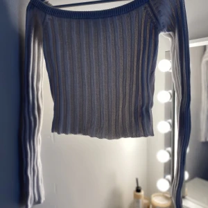 Tröja - Stickad offshoulder tröja💖