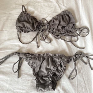 Bikini - Bikini från Shein, oanvänd då den var för stor för mig. Stl S, supersnygg grå färg när man är brun🤍