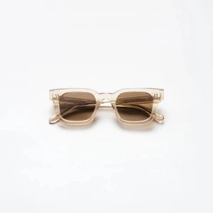 CHIMI - CHIMI solglasögon 04  Jätte fina chimis, använda knappt en sommar. Väldigt fint skick med alla tillbehör! Skulle 