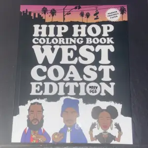 En aldrig använd målarbok med alla westcoast hiphop artister genom tiderna så som pac, snoop dogg osv 