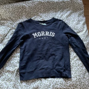 Morris tröja  - En marinblå morris lady tröja nypris 1000kr. Storlek Xs