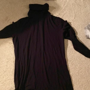 Polo - Säljer min polotröja från Tiger of Sweden! ÄKTA