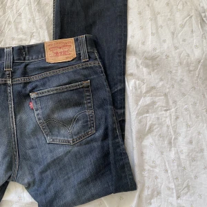 Levis jeans - Raka Levis jeans 506or i storlek W34 L34 som jag skulle säga passar M🥰