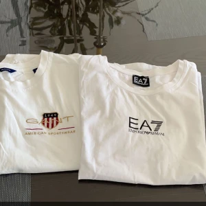 T shirt - 2 dam Tshirtar från GANT och EA7/armani knappt använda, båda är storlek S och är i nyskick. 150kr styck!
