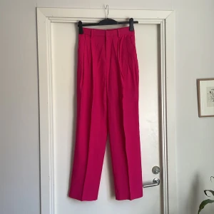 Kostymbyxor - Kostymbyxa, hög midja.