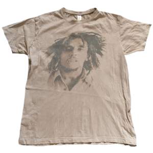 Snygg beige Bob Marley T-shirt!