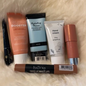 Smink - Säljer dessa produkter 1. Kicks primer 2. Isadora blush stick 3. Isadora läppstift 4. Glow Booster 5. Eyeliner 6. Handkräm💕