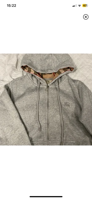 Burberry  - Burberry tröja, storlek L passar M 