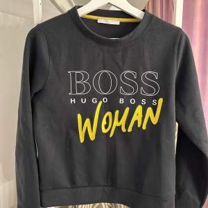 En Hugo boss tröja (dam) äkta 