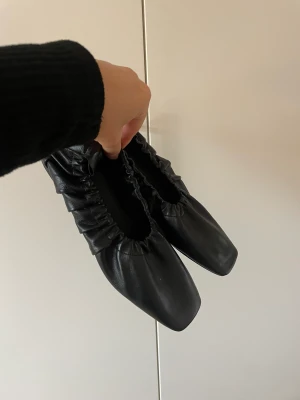 Ballerinaskor - Så fina ballerinaskor från Mango. Storlek 38. Aldrig använda.