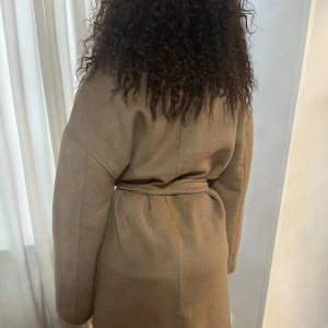  kappa - Brun kappa. Nyskick använt 1 gång  