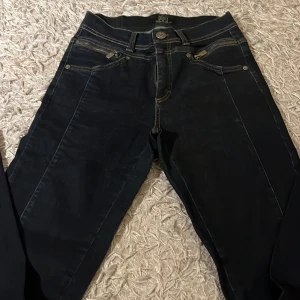 Jeans - Ett par jättefina jeans från bessie i ett jättefint skick 