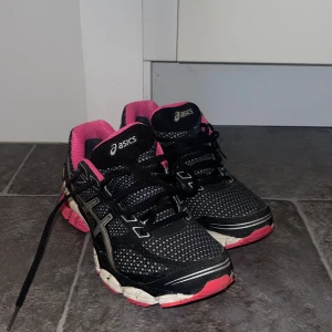 Löparskor  - Löparskor som används men fortfarande i mycket gott skick. Gore-tex skor