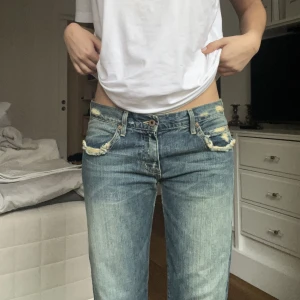 Lågmidjade jeans - Så snygga jeans som tyvärr inte kommer till användning⭐️ Midjemått 84 Innerbenslängd 86