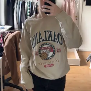 Lite tunnare sweatshirt från missguided, knappt använd