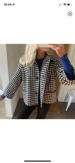 Koft kappa - Sååå fin kort kappa från Vero Moda med trekvartsärmar💕 nästan aldrig använd så i mycket bra skick