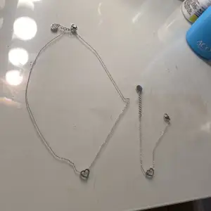 Halsband och armband från edblad 
