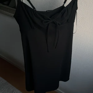 Svart klänning - Svart klänning från gina i stl S💗  oanvänd