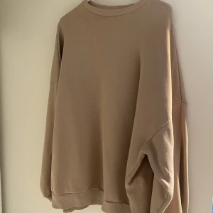 Stoor beige sweatshirt - Oversized tröja, längre modell samt stora ärmar. Inga defekter