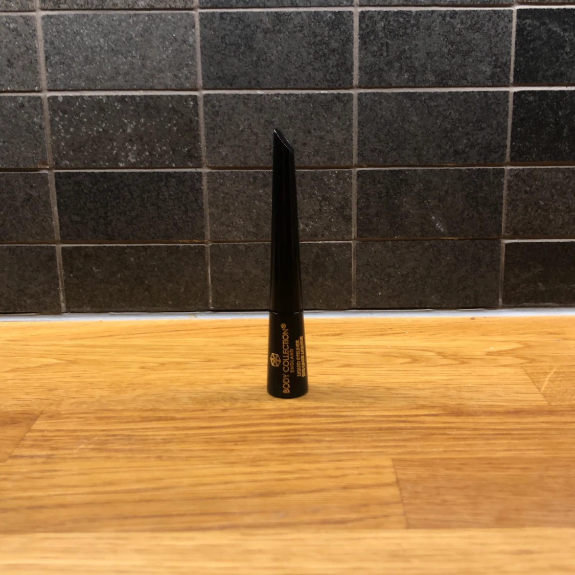 Body collection eyeliner 