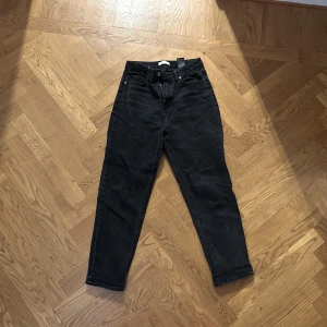 Svarta jeans  - Svarta HM jeans storlek 40 (EUR)