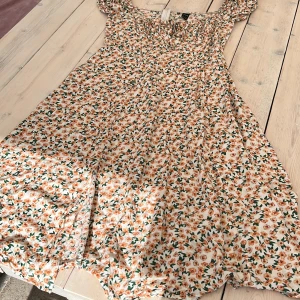 Sommarklänning - Blommig klänning. Bra dkick