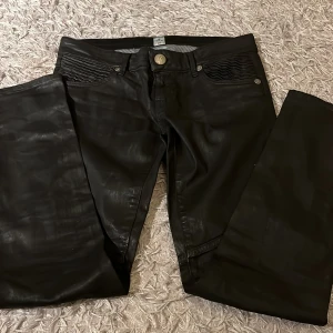 Läder byxor  - Ett par jättefina läder byxor från Replay i ett jättefint skick 