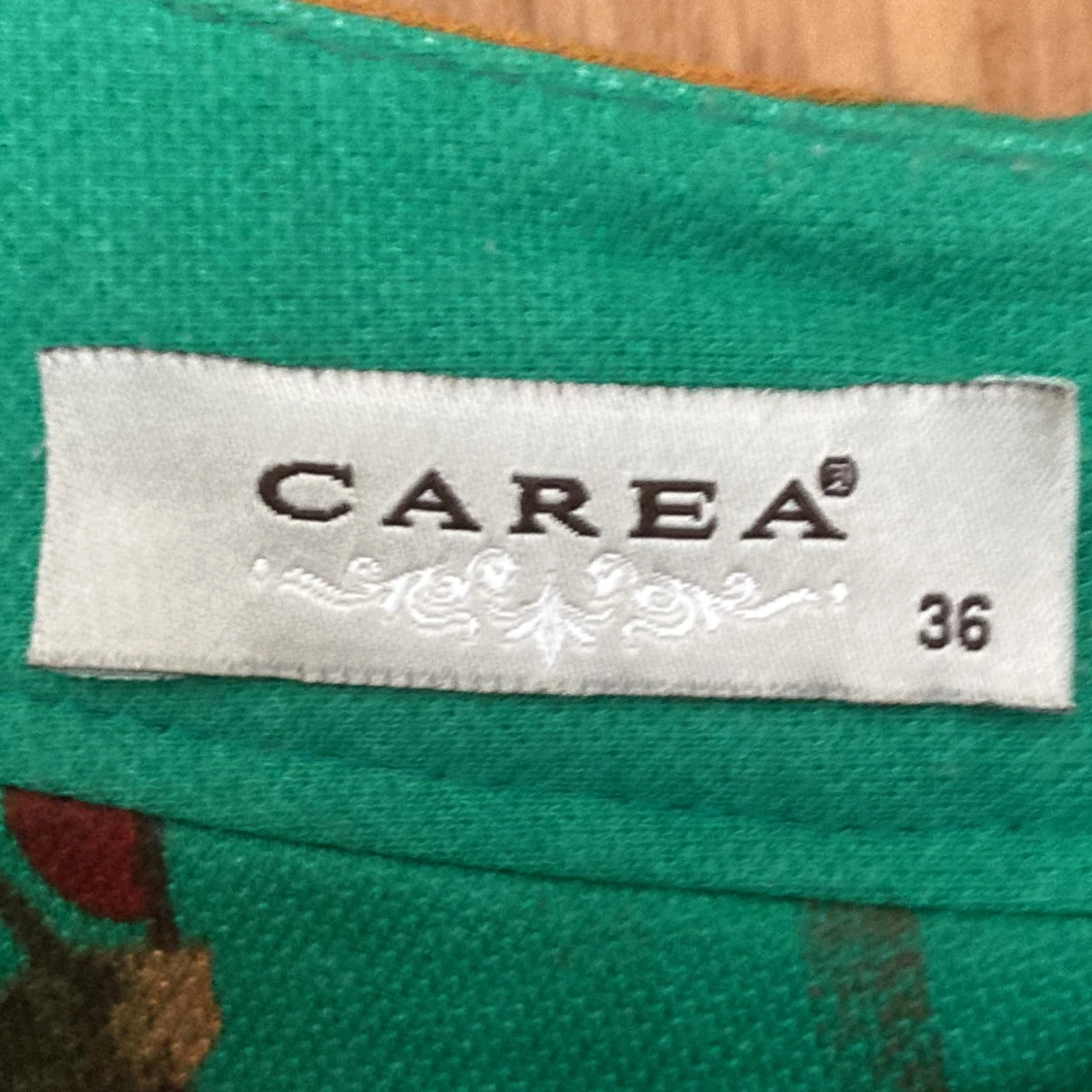 Grön, blommig klänning - 91