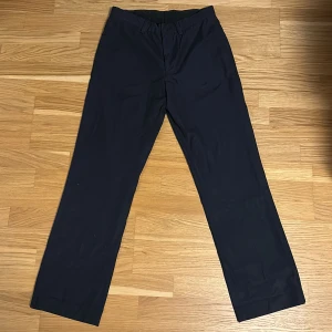 Filippa K kostymbyxor strl M - Luftiga kostymbyxor från Filippa K i strl M