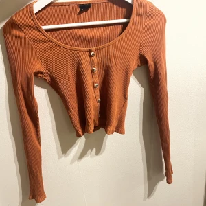 Gina tröja!  - Snygg Gina tröja som säljs på grund av fel storlek! Tveka inte att skriva för fler frågor! 